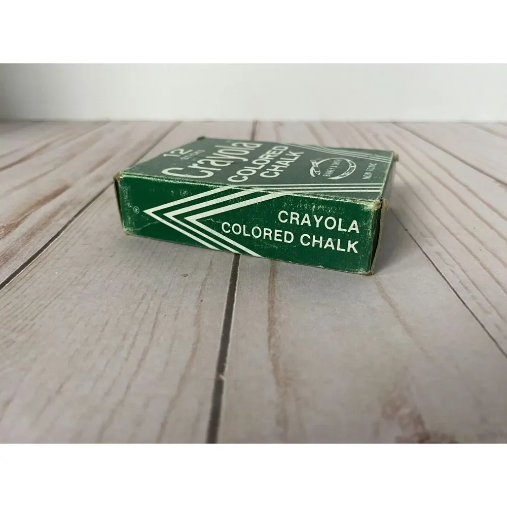 Vintage No. 816 Crayola Binney & Smith‎ Colored Chalk in Green Box